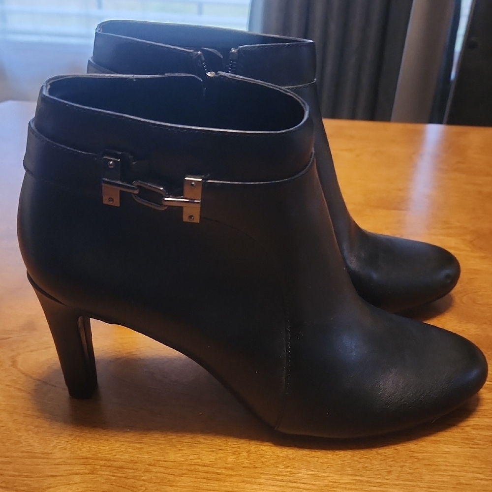 Bandolino Black Ankle Booties